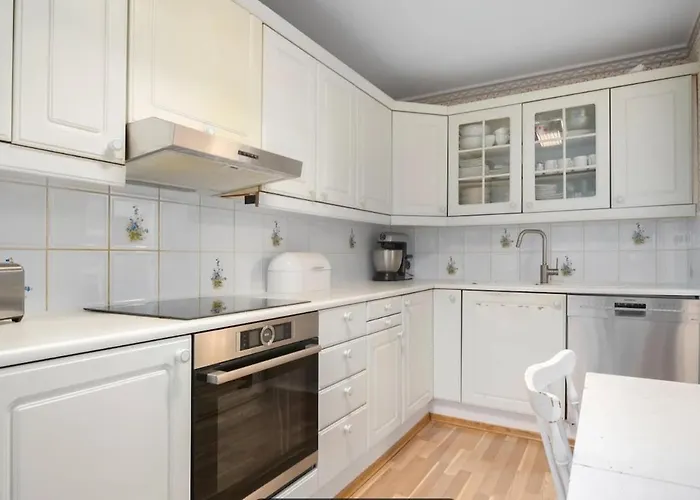 Large Close To - In Peaceful Area Apartamento
